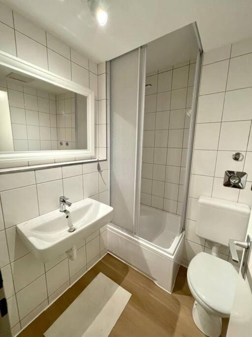 Schickes Apartment Mit Balkon In Düsseldorf Exteriör bild